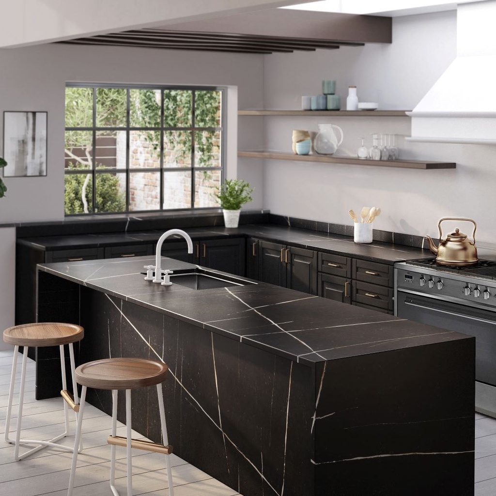 ITEK Lauren Black 4 2.jpg